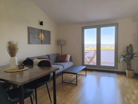 Communal lounge/ TV room, Living room, Seating area, Dining area