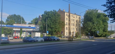 Property building, Day, Neighbourhood, Street view, Location, Parking