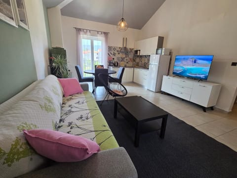 Kitchen or kitchenette, Living room, Dining area