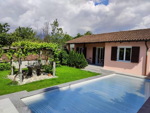 Property building, Garden, Garden view, Pool view, Swimming pool