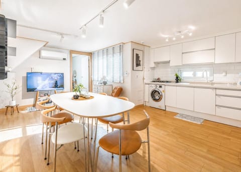 TV and multimedia, Kitchen or kitchenette, Living room, Dining area, washing machine, dryer