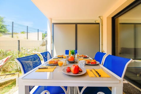 Day, Dining area