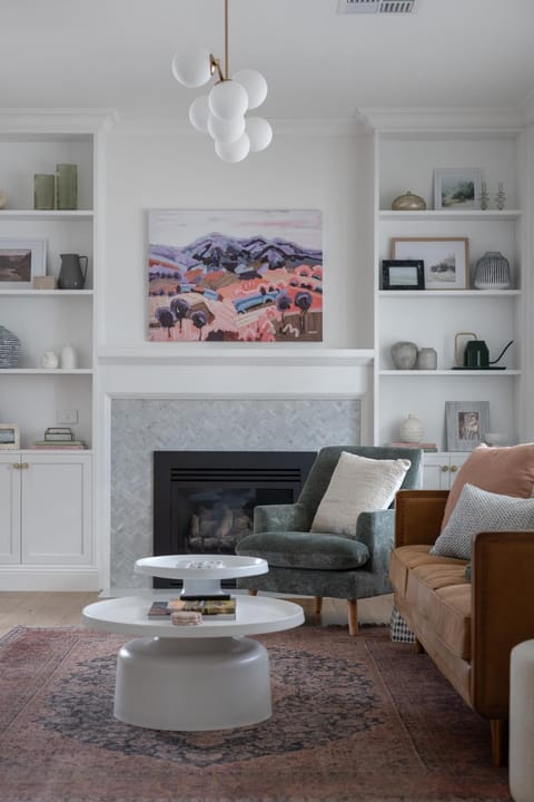 Living room, Seating area, fireplace, internet