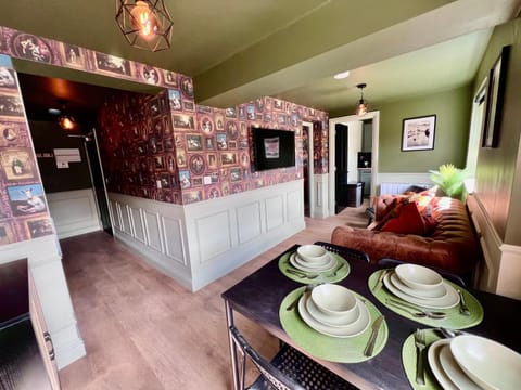 Stylish Flat With Stunning Views Apartment in Worcester