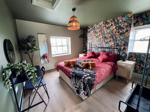 Stylish Flat With Stunning Views Apartment in Worcester