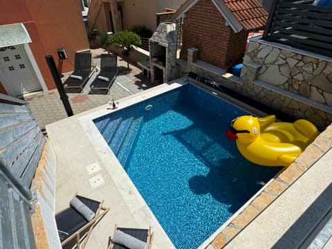 Swimming pool, sunbed