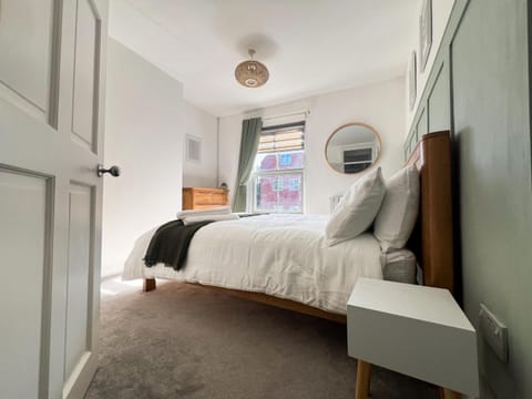 Your Property Box Short Stays - Severn Street House in Worcester