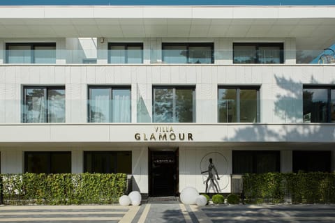 Property building, Facade/entrance, Off site, Day, Location