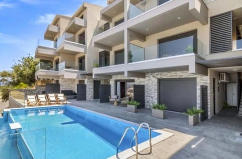Property building, Balcony/Terrace, Pool view, Swimming pool