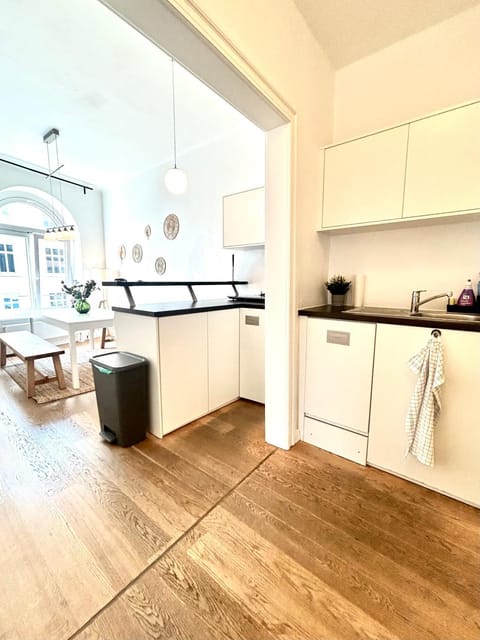 Kitchen or kitchenette, Dining area, dishwasher, stove