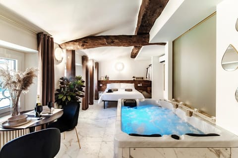 Bedroom, Swimming pool