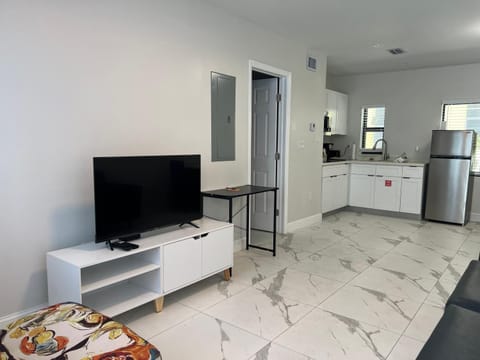 TV and multimedia, Kitchen or kitchenette, stove