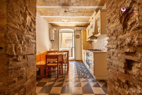 Kitchen or kitchenette, Dining area, stove