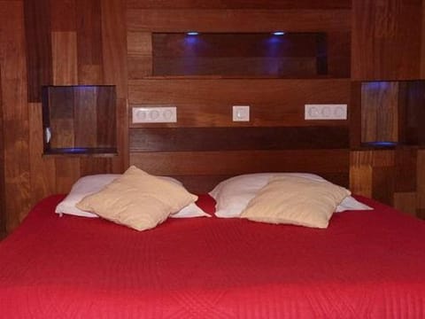 La suite du paysan terrasse privative avec salon de jardin et bain de soleil cuisine privé bain à remous privatif plage de sable fin à 7 mn Bed and Breakfast in Combrit