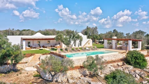 Property building, Facade/entrance, Spring, Activities, Summer, Garden, Balcony/Terrace, Kitchen or kitchenette, Other, Swimming pool