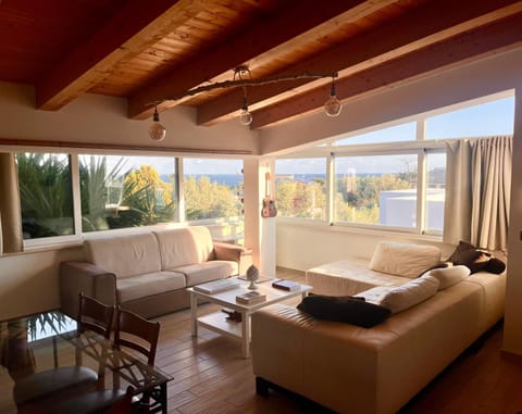 Natural landscape, View (from property/room), Balcony/Terrace, Living room, Seating area, Sea view