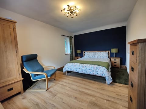 Bed, Photo of the whole room, Bedroom, wardrobe