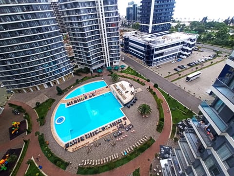 Property building, Bird's eye view, Evening entertainment, Pool view, Street view, Swimming pool