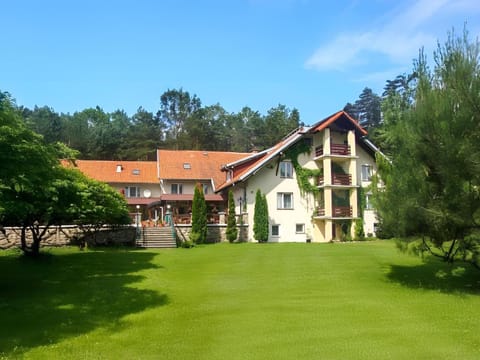 Property building, Natural landscape, Garden