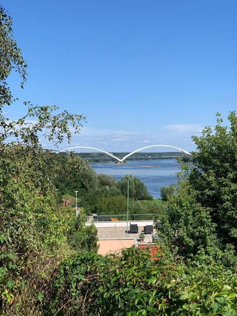 Neighbourhood, River view