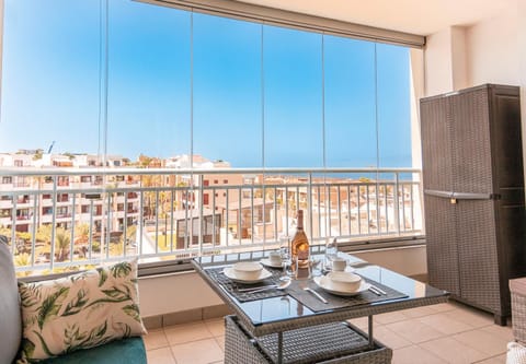 Day, Natural landscape, View (from property/room), Balcony/Terrace, Seating area, Dining area, City view, Sea view