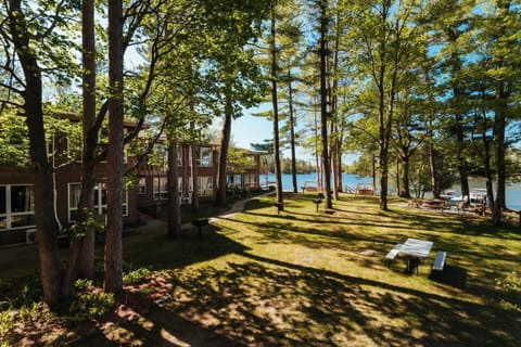 Lakefront l 10mi to TC l Pontoon Rentals l Hot Tub House in Spider Lake