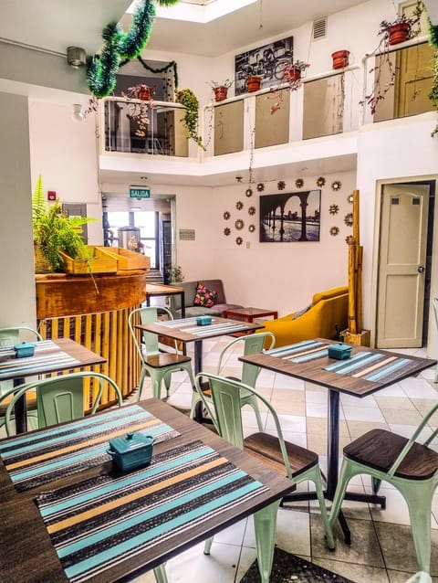 Seating area, Dining area