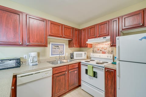 Gulf Shores Gem Walk to Beach, 8 Mi to The Wharf! Apartment in West Beach