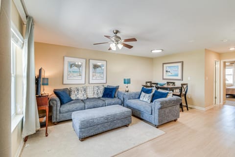 Gulf Shores Gem Walk to Beach, 8 Mi to The Wharf! Apartment in West Beach