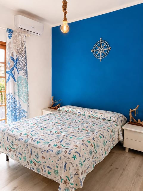 Bed, Photo of the whole room, Bedroom, air conditioner