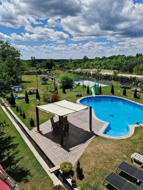 Swimming pool, sunbed