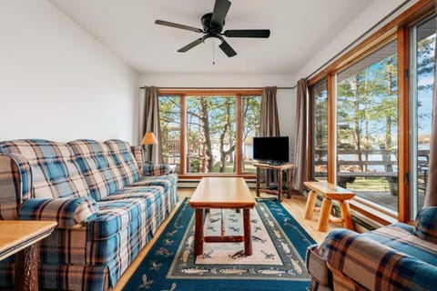 TC Lake Stay-Pontoon & SUP Rentals-King Room! House in Spider Lake