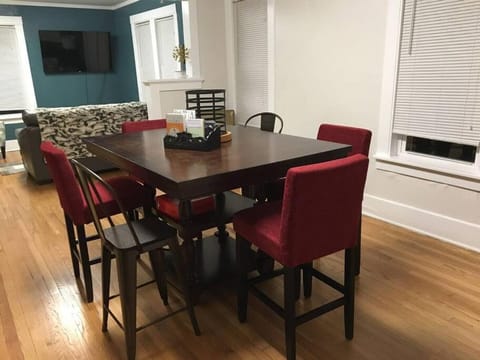 Center Midtown WalkUp Apartment in Omaha