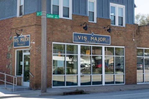 Center Midtown WalkUp Apartment in Omaha