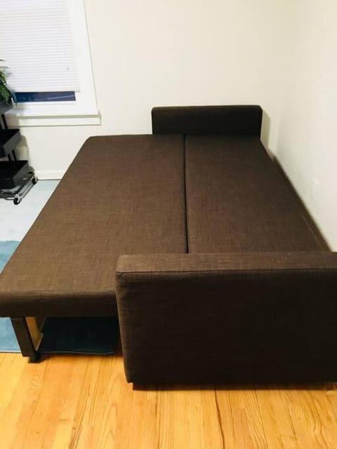 Center Midtown WalkUp Apartment in Omaha