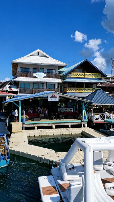 Property building, Restaurant/places to eat