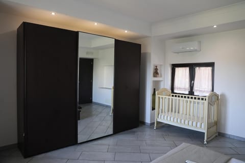 Photo of the whole room, wardrobe, air conditioner