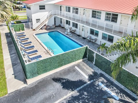 Property building, Pool view, Swimming pool, sunbed