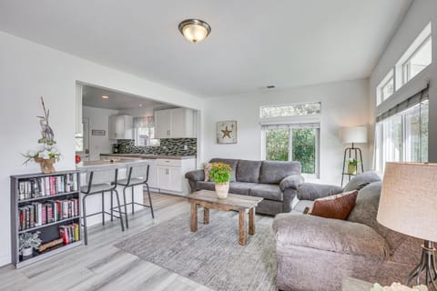 2 Blocks to Beach Dog-Friendly Oceano Cottage House in Oceano