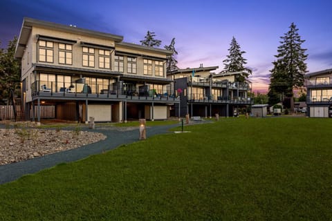 Property building, Spring, Day, Natural landscape, Garden, Garden view