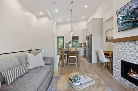 Ocean View Townhouse #27 Apartment in Vancouver Island