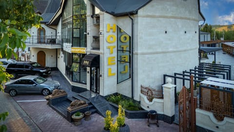 Property building, Facade/entrance, Day, Street view
