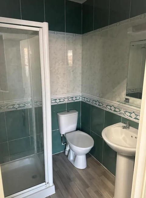 The Bliss 2 Home stay, En-suite, Self check-in with Smart Lock, Non Smoking Home in and out, Zero tolerance for noise after 11pm Vacation rental in Southampton