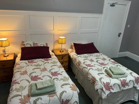 The Bliss 2 Home stay, En-suite, Self check-in with Smart Lock, Non Smoking Home in and out, Zero tolerance for noise after 11pm Vacation rental in Southampton