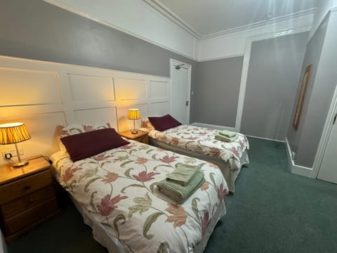 The Bliss 2 Home stay, En-suite, Self check-in with Smart Lock, Non Smoking Home in and out, Zero tolerance for noise after 11pm Vacation rental in Southampton