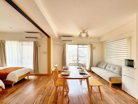 Bed, Living room, Photo of the whole room, Seating area, Dining area, Bedroom, air conditioner
