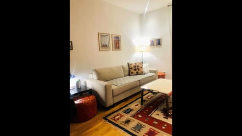 Living room, Decorative detail, Seating area