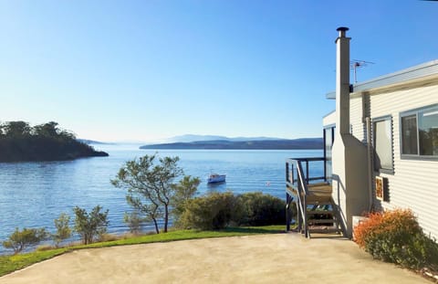 Property building, Natural landscape, Mountain view, Sea view