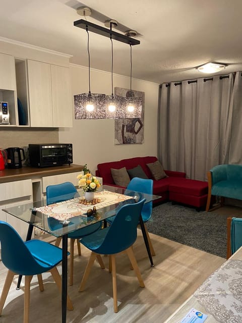 Kitchen or kitchenette, Living room, Seating area, Dining area