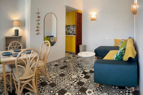 Living room, Photo of the whole room, Seating area, Dining area